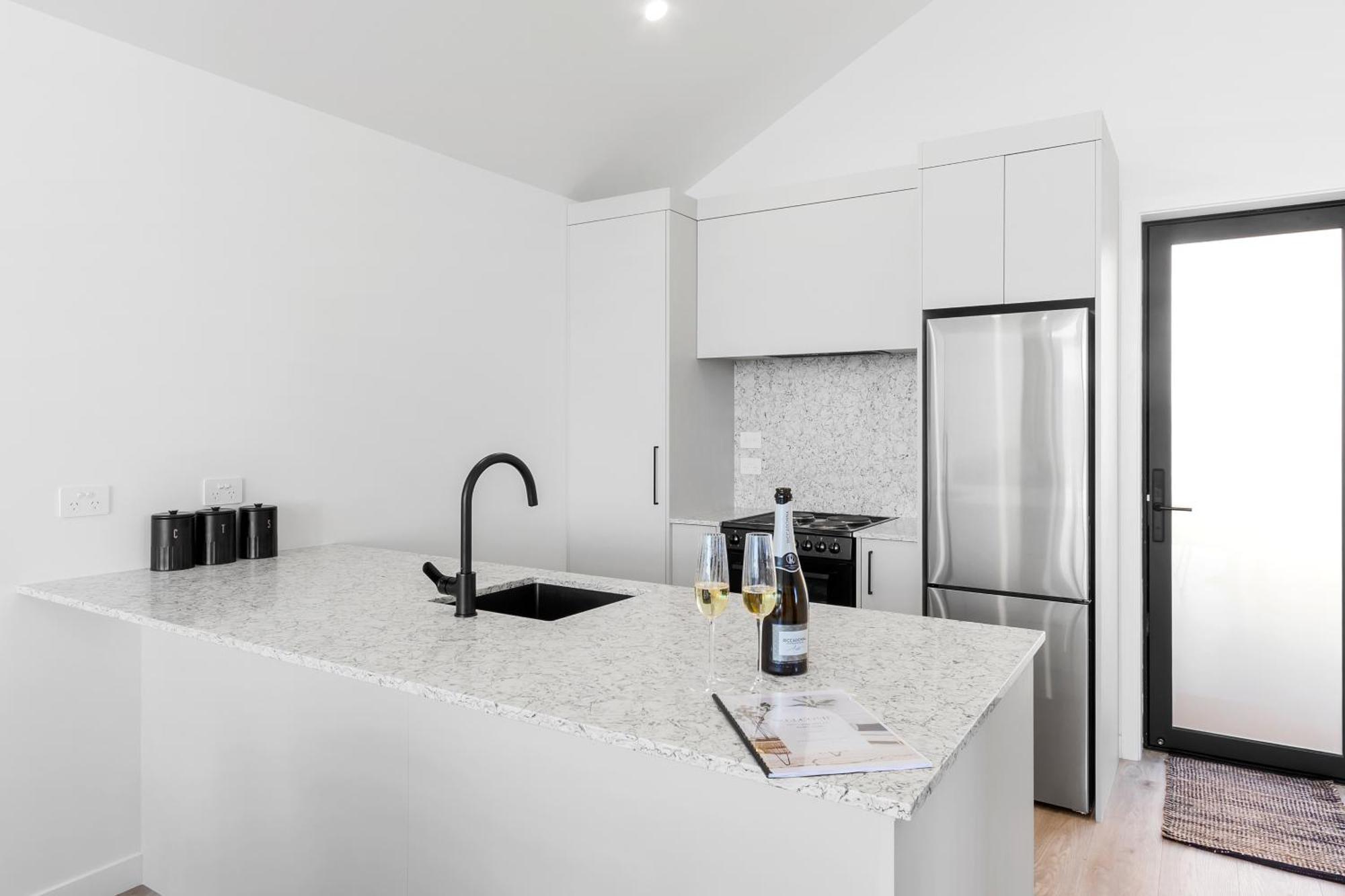 Brand New Lake Front Homes Spa Pool Taupo Zewnętrze zdjęcie